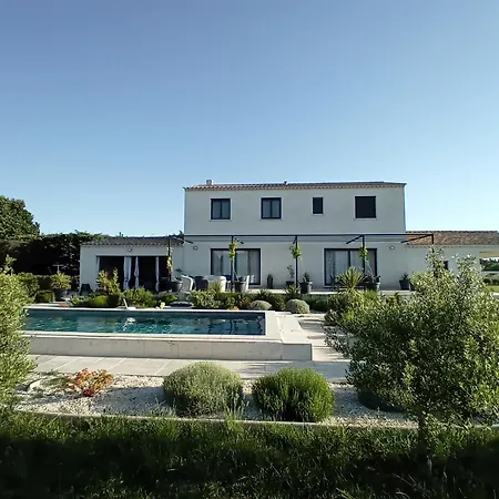 4 Etoiles Avec Piscine Et Pool House * Arles